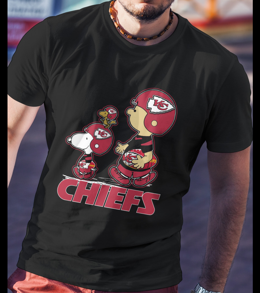 Snpfootball Kansas City Chiefs Snoopy Woodstock Helmet Charlie Brown T-Shirt