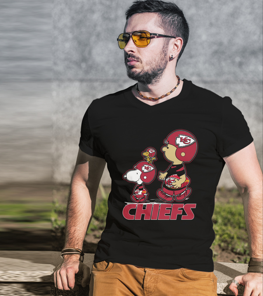 Snpfootball Kansas City Chiefs Snoopy Woodstock Helmet Charlie Brown T-Shirt