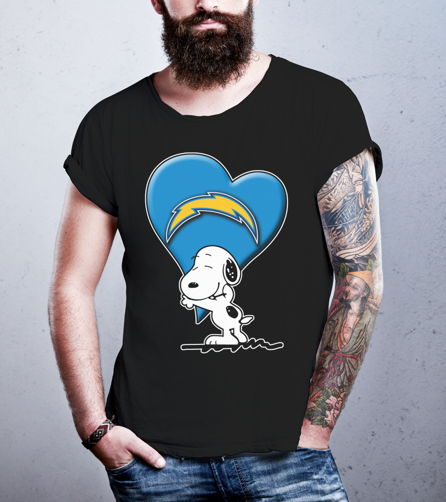 Snp V1 Los Angeles Chargers Snoopy Hugging Heart T-Shirt