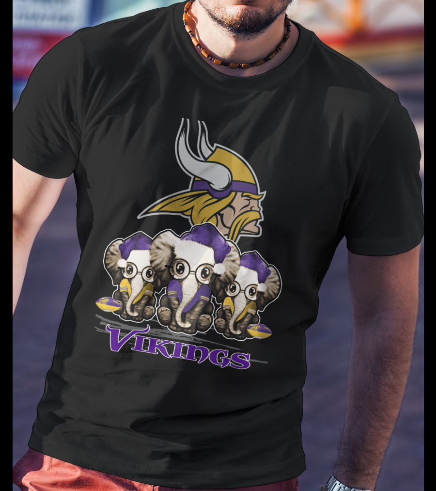 Elephan Xmas Minnesota Vikings Santa Hat Football T-Shirt