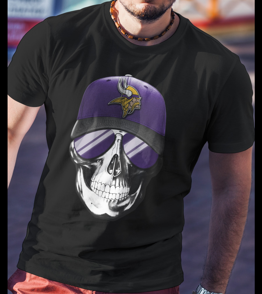 Minnesota Vikings Skull With Purple Hat T-Shirt