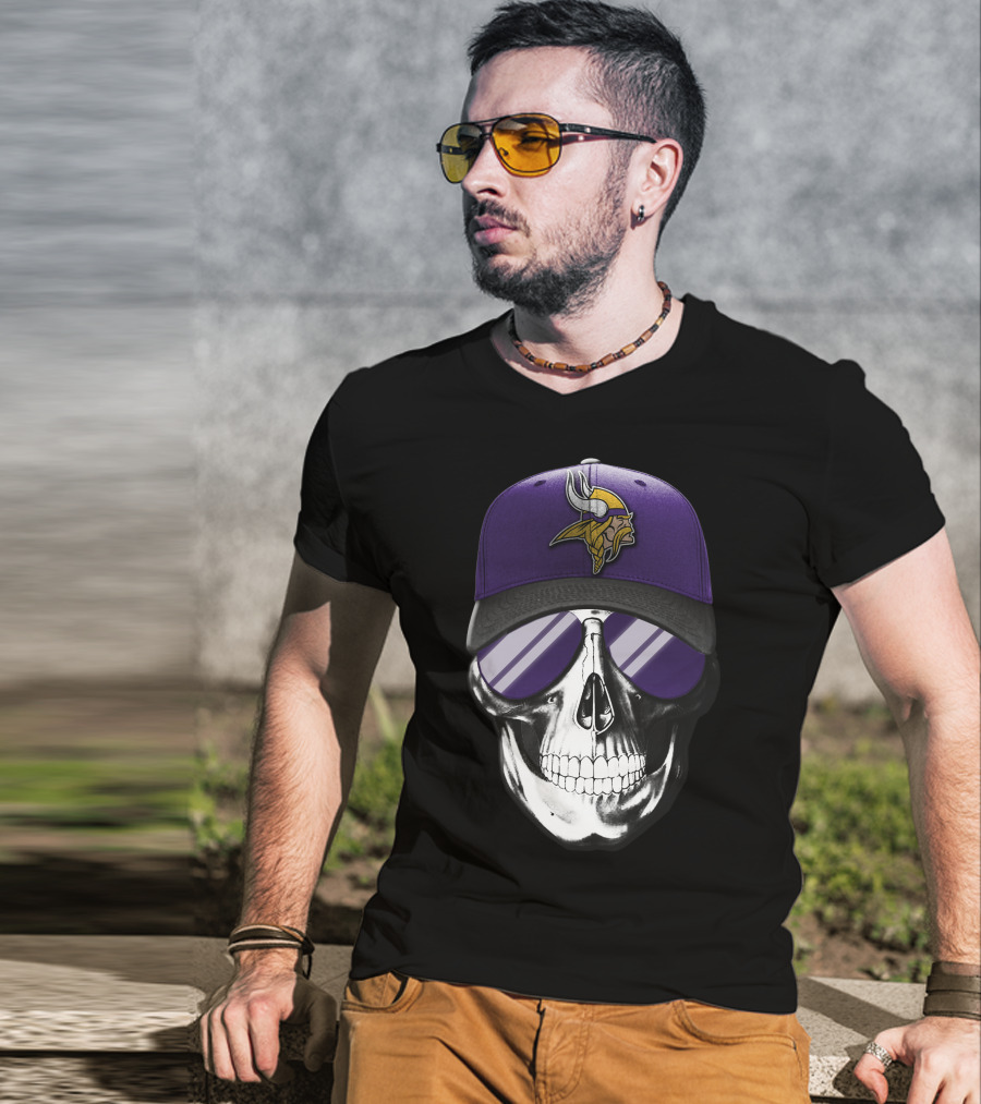 Minnesota Vikings Skull With Purple Hat T-Shirt