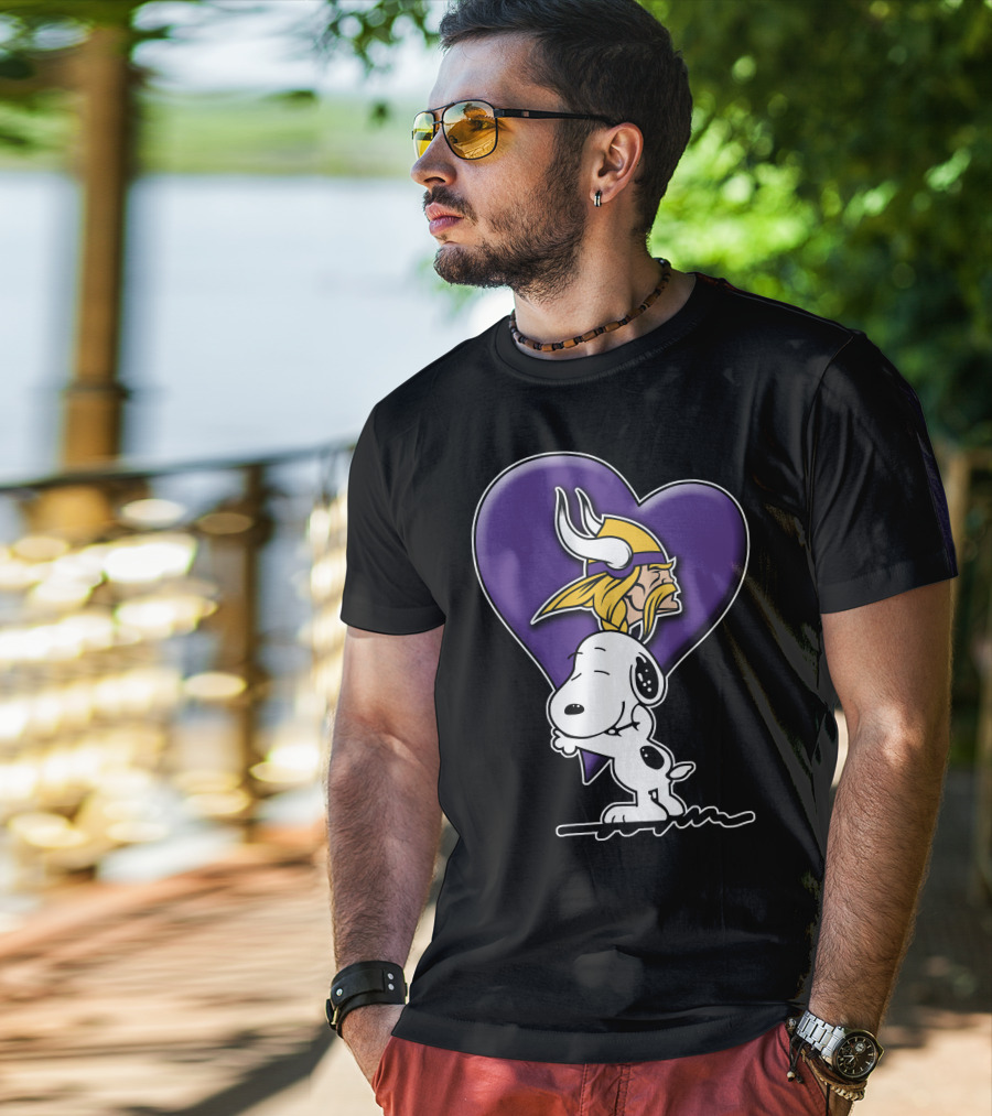 Snoopy Hugging Heart Minnesota Vikings T-Shirt