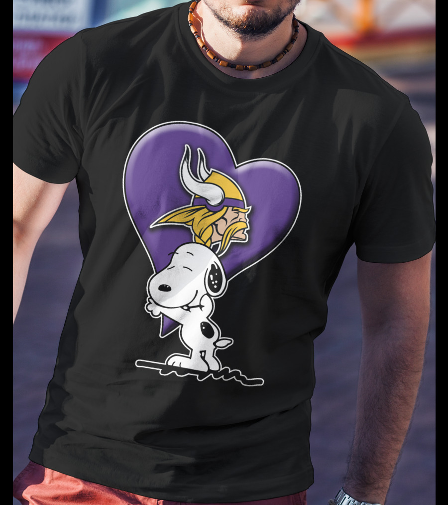 Snoopy Hugging Heart Minnesota Vikings T-Shirt