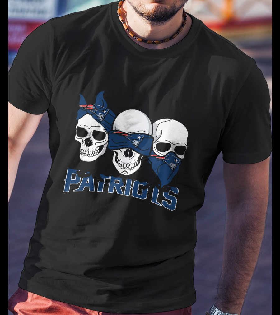 Patriots Skulls Three New England Helmets T-Shirt