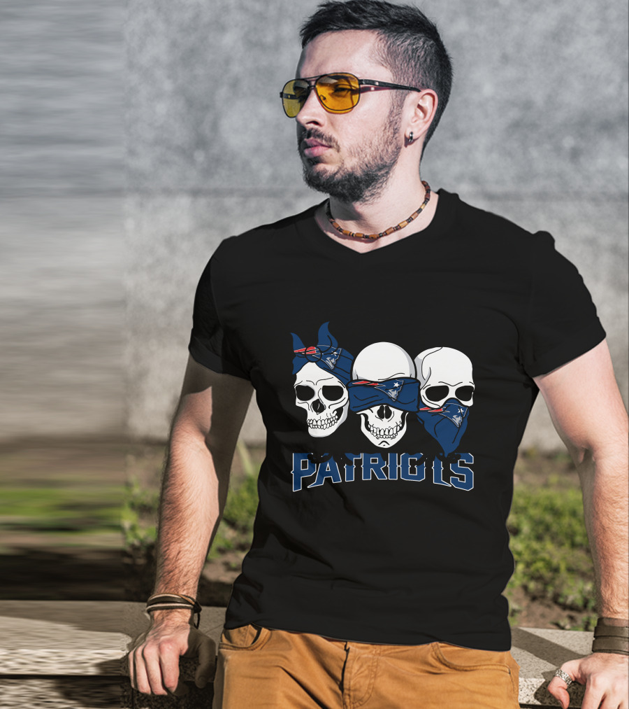 Patriots Skulls Three New England Helmets T-Shirt