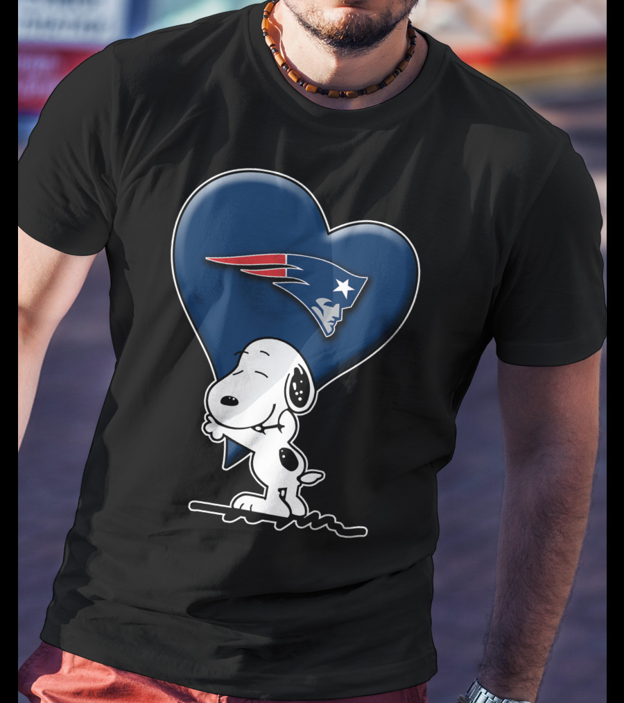 Snoopy Heart Hugging New England Patriots T-Shirt