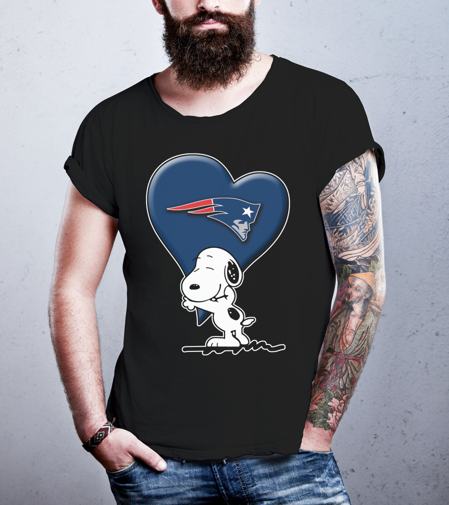 Snoopy Heart Hugging New England Patriots T-Shirt