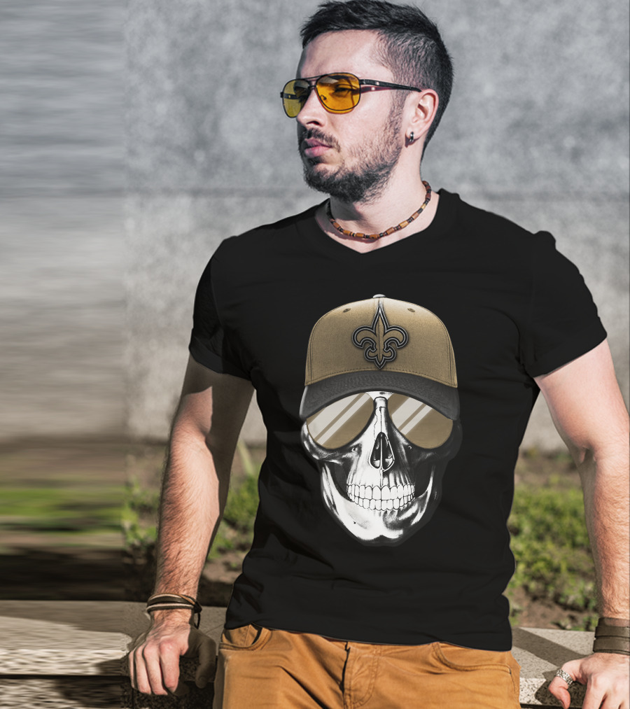 Skull V7 New Orleans Saints Fleur-de-Lis Hat And Sunglasses T-Shirt