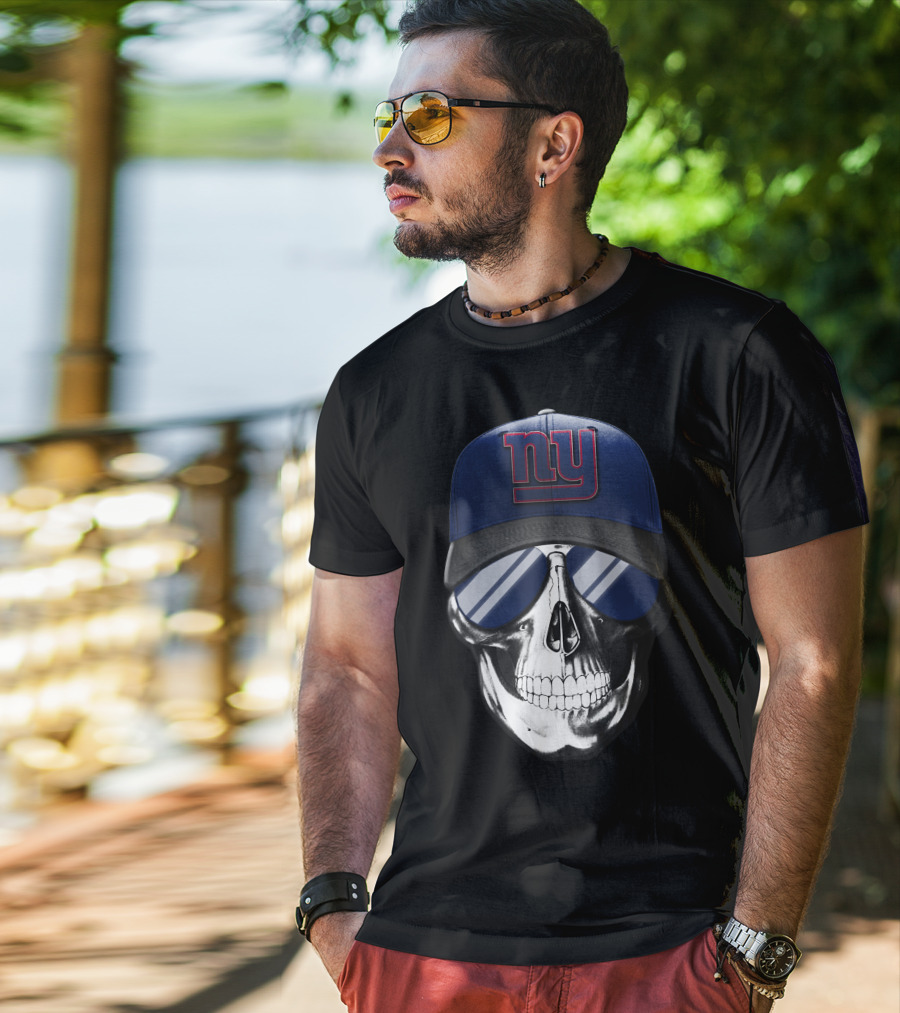 Skull V7 NY Giants Baseball Cap And Sunglasses T-Shirt