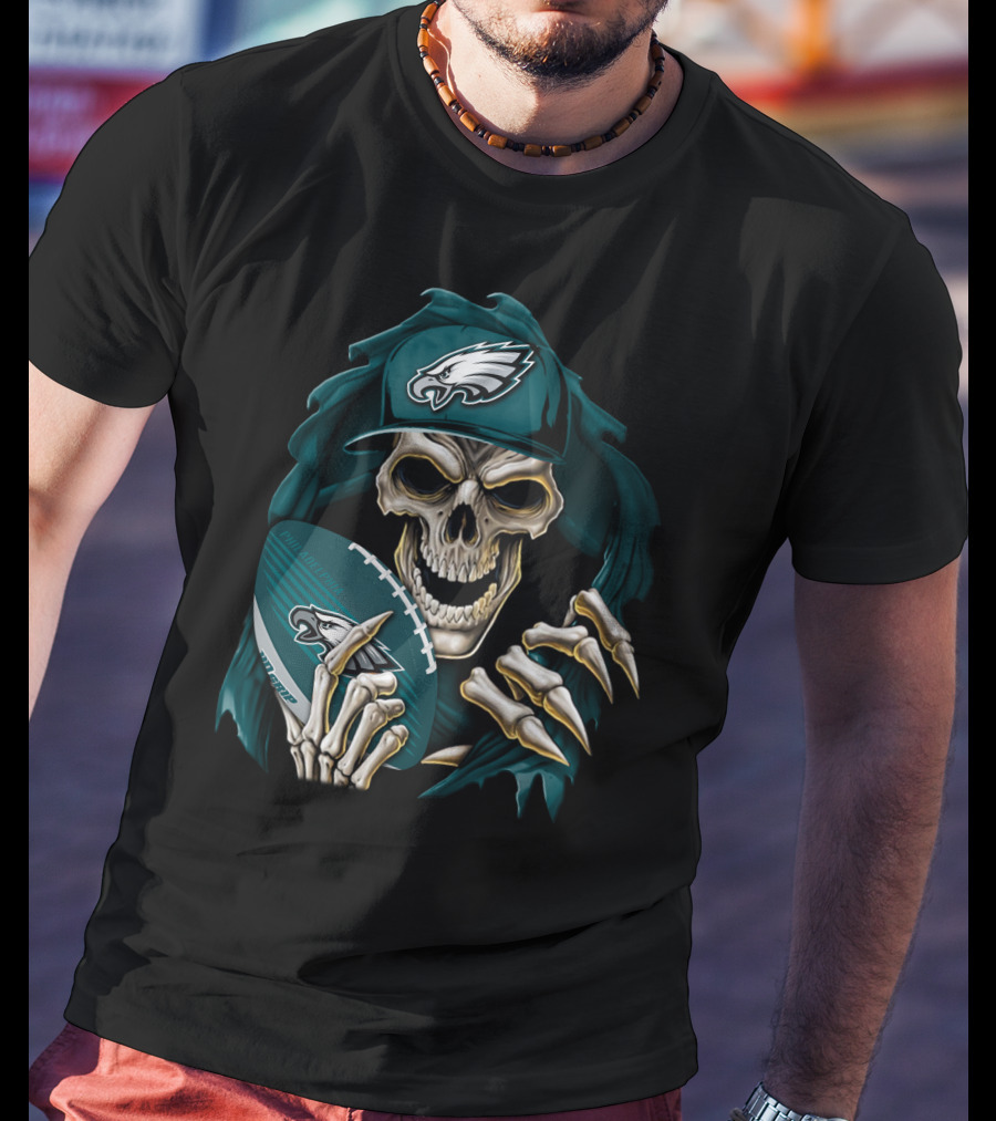 Philadelphia Eagles Skull Holding Football T-Shirt