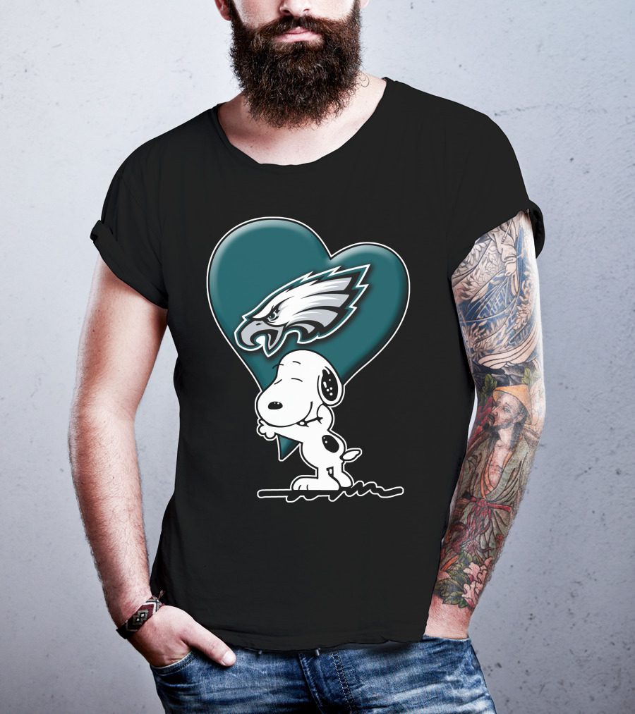 Snoopy Hugging Heart Philadelphia Eagles T-Shirt