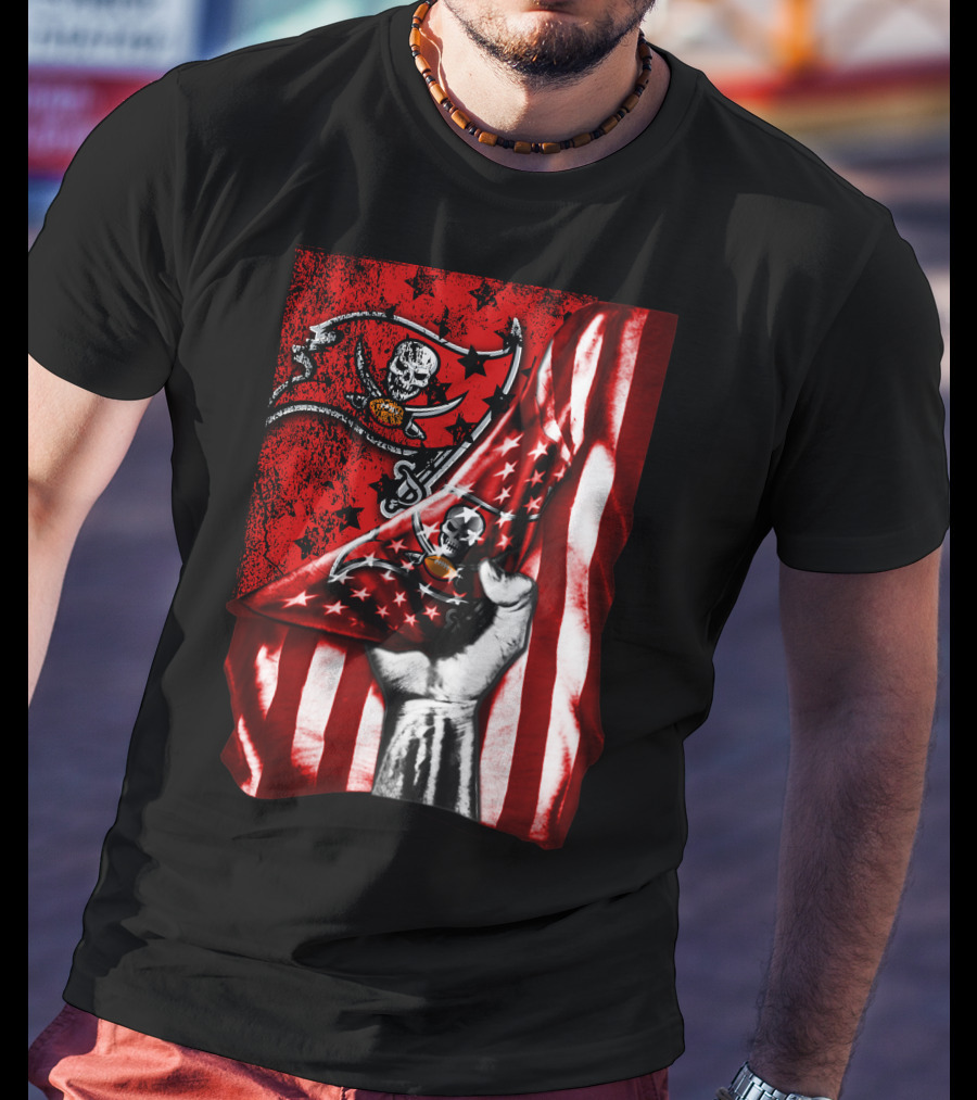 Tampa Bay Buccaneers Flag With Skull And Crossbones T-Shirt