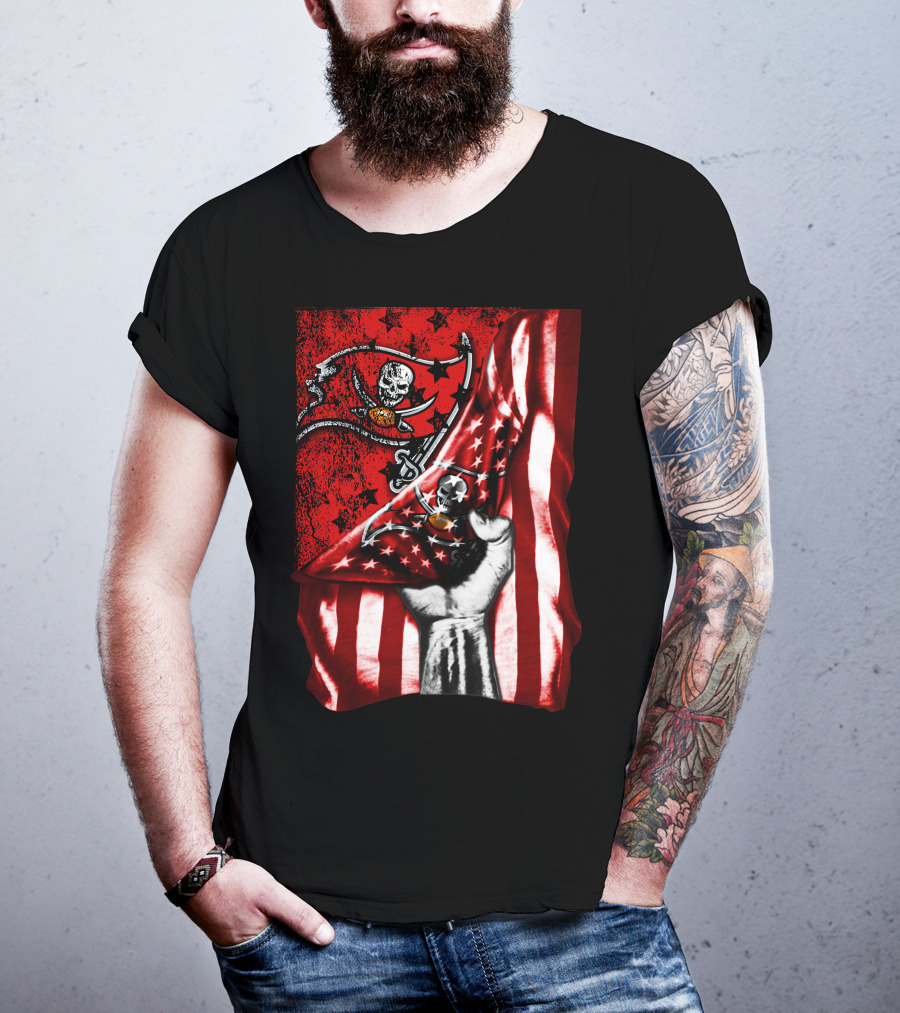 Tampa Bay Buccaneers Flag With Skull And Crossbones T-Shirt
