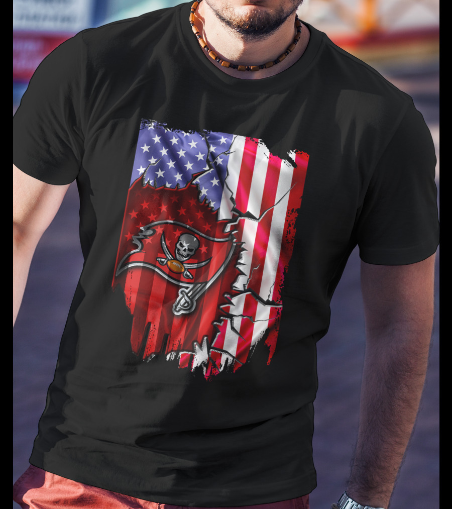 Flag V2 Tampa Bay Buccaneers American Flag Skull And Crossbones Football T-Shirt