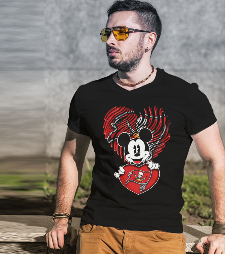 Mick Mouse Heart Tampa Bay Buccaneers T-Shirt