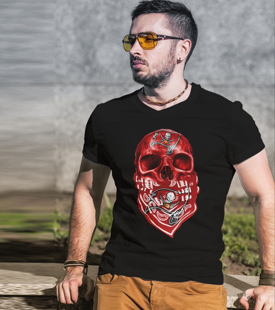 Skull V5 Tampa Bay Buccaneers Bandana Pirate Flag T-Shirt