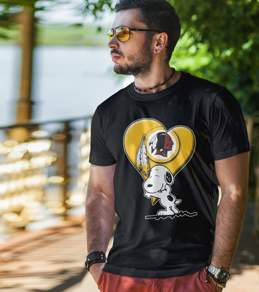 Snoopy Hugging Heart Washington Redskins T-Shirt