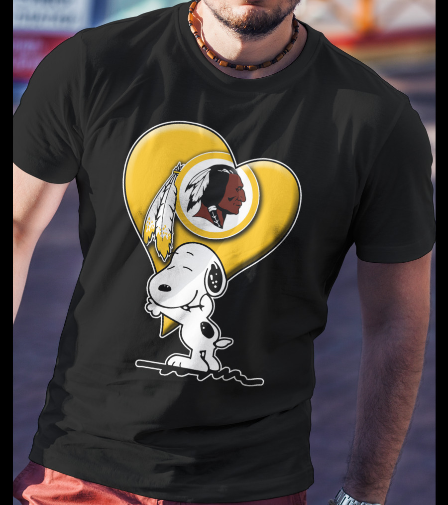 Snoopy Hugging Heart Washington Redskins T-Shirt