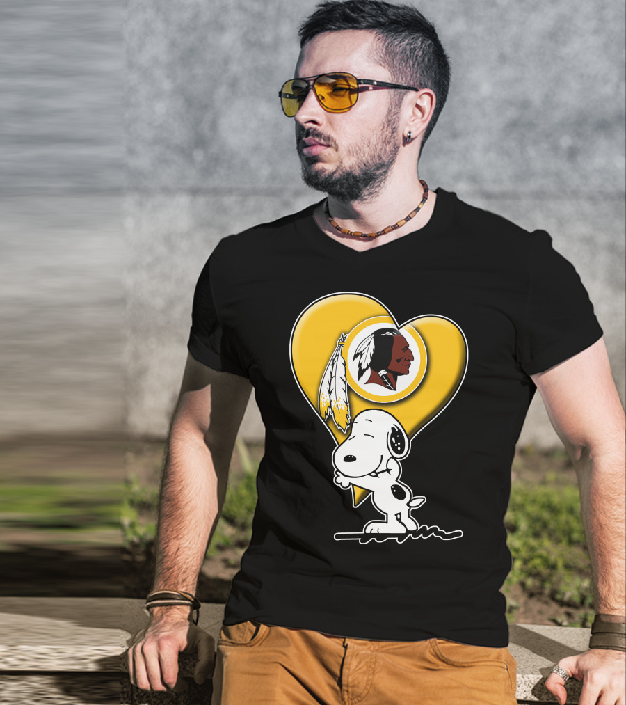 Snoopy Hugging Heart Washington Redskins T-Shirt