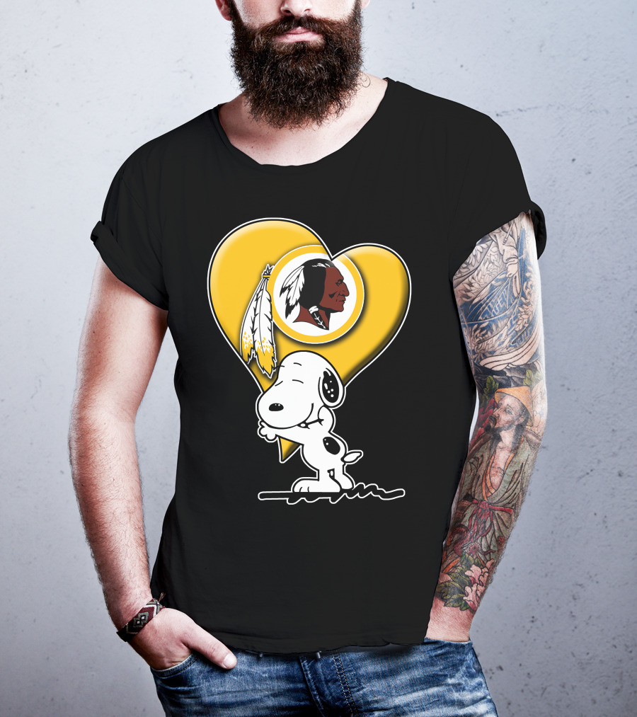 Snoopy Hugging Heart Washington Redskins T-Shirt