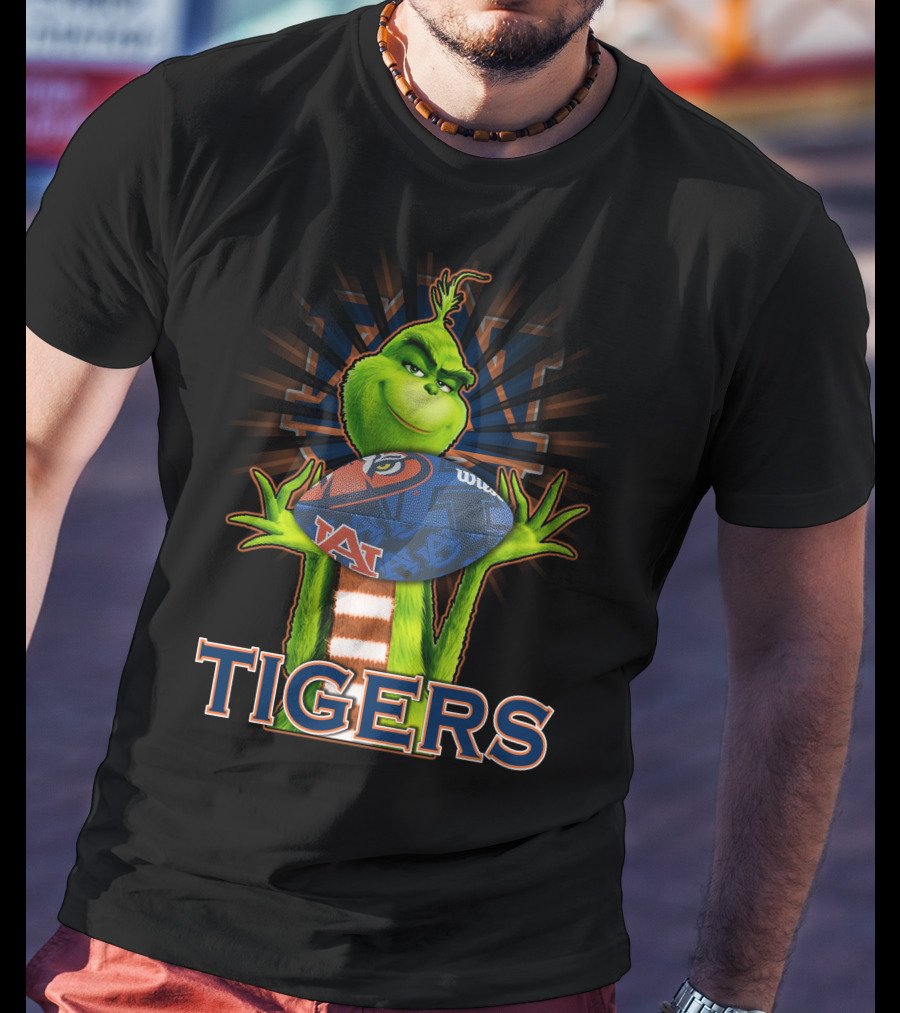 Auburn Tigers Grinch Holding Football T-Shirt