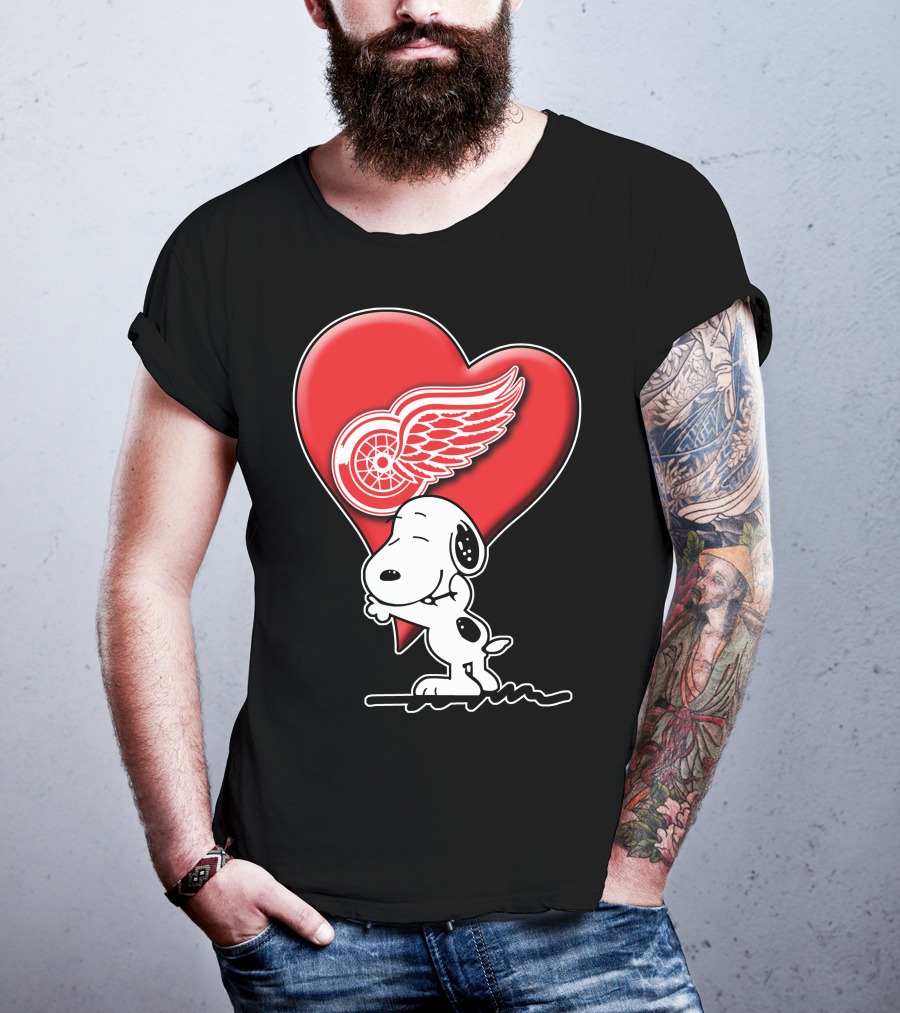 Snoopy Hugging Heart Detroit Red Wings T-Shirt