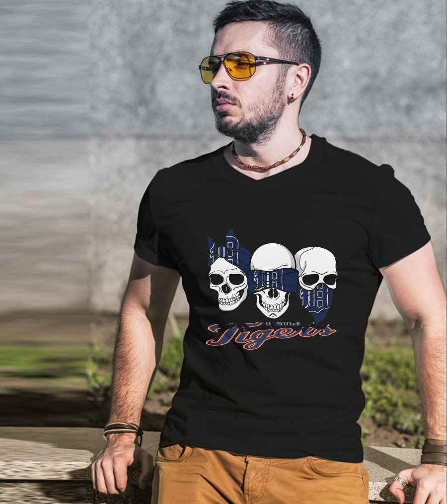 Detroit Tigers 3 Skull Pattern With Bandanas And Typography T-Shirt