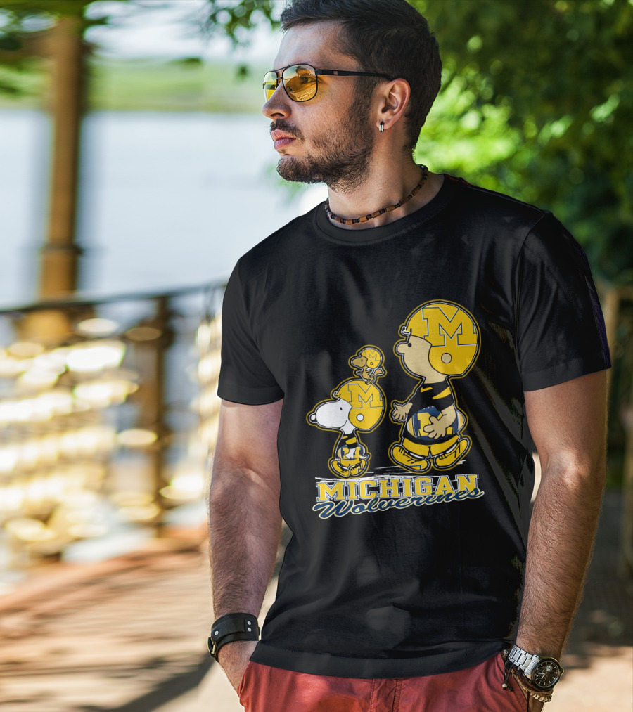 Snpfootball Michigan Wolverines Peanuts Characters Charlie Brown Snoopy Woodstock T-Shirt