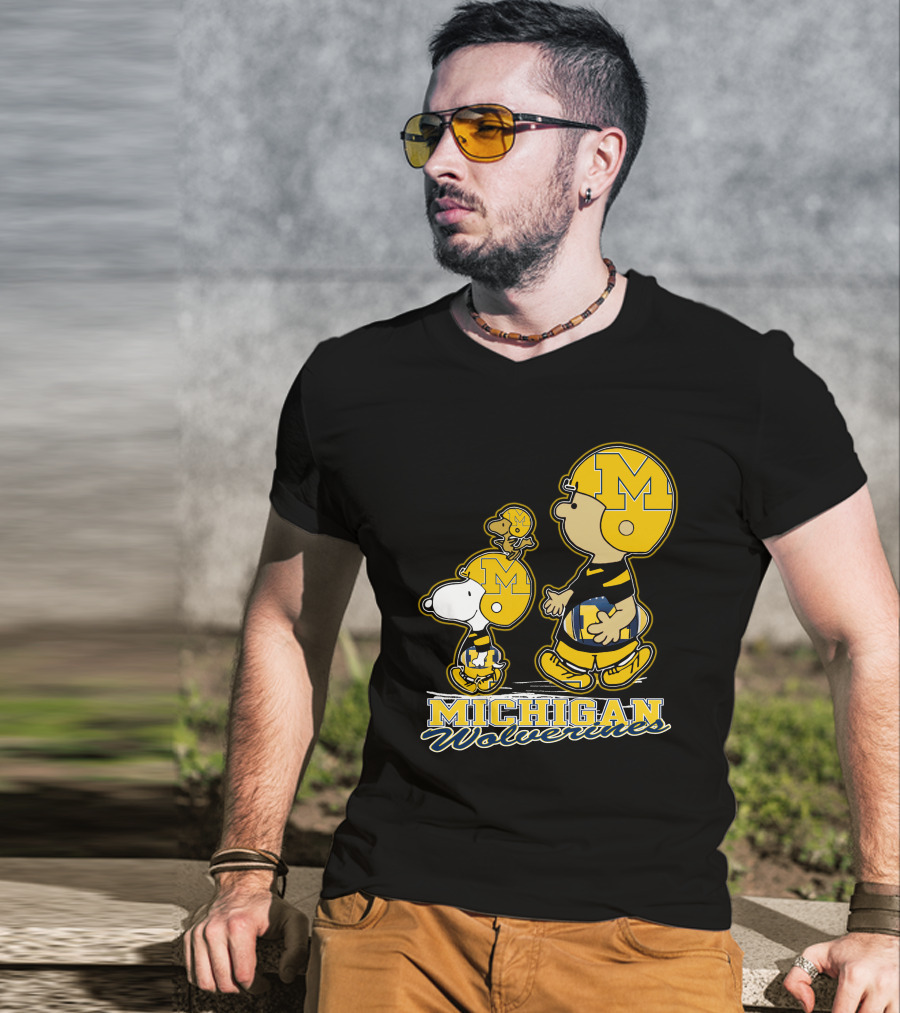 Snpfootball Michigan Wolverines Peanuts Characters Charlie Brown Snoopy Woodstock T-Shirt