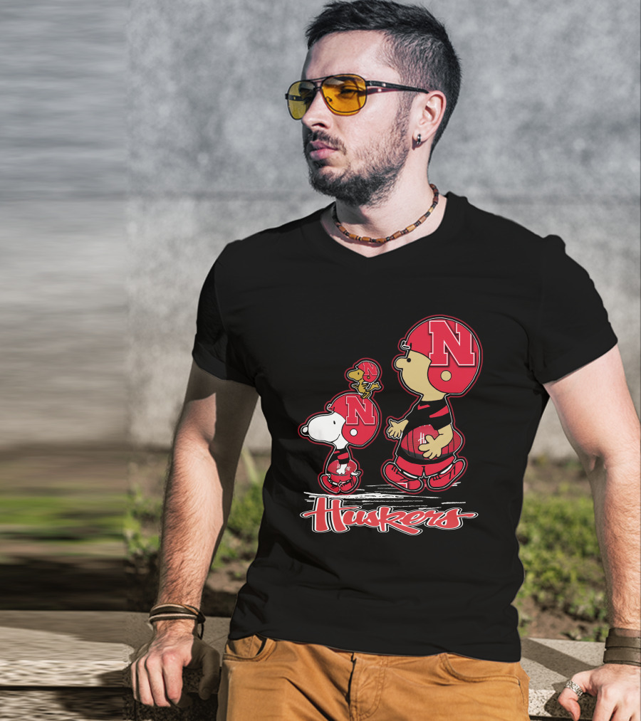 Snpfootball Nebraska Cornhuskers Huskers Charlie Brown Snoopy Woodstock Football Helmets T-Shirt