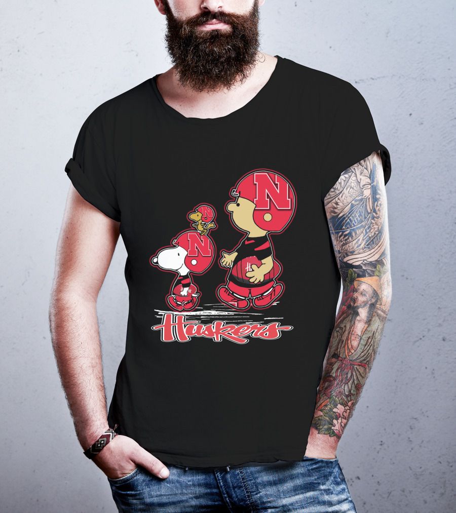 Snpfootball Nebraska Cornhuskers Huskers Charlie Brown Snoopy Woodstock Football Helmets T-Shirt