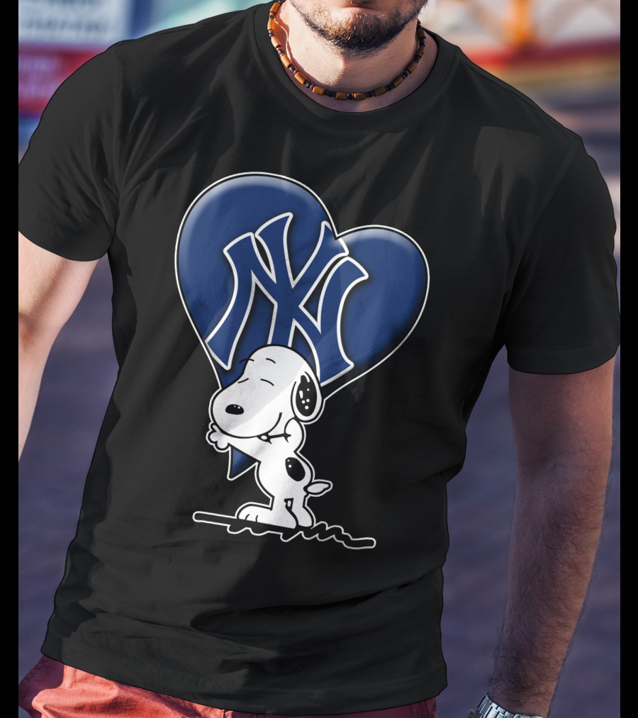 Snoopy Hugging Heart New York Yankees T-Shirt