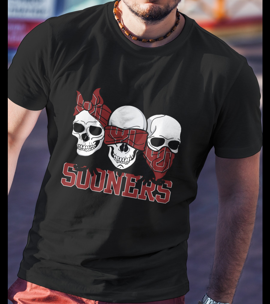 Sooners Three Skulls Bandanas T-Shirt
