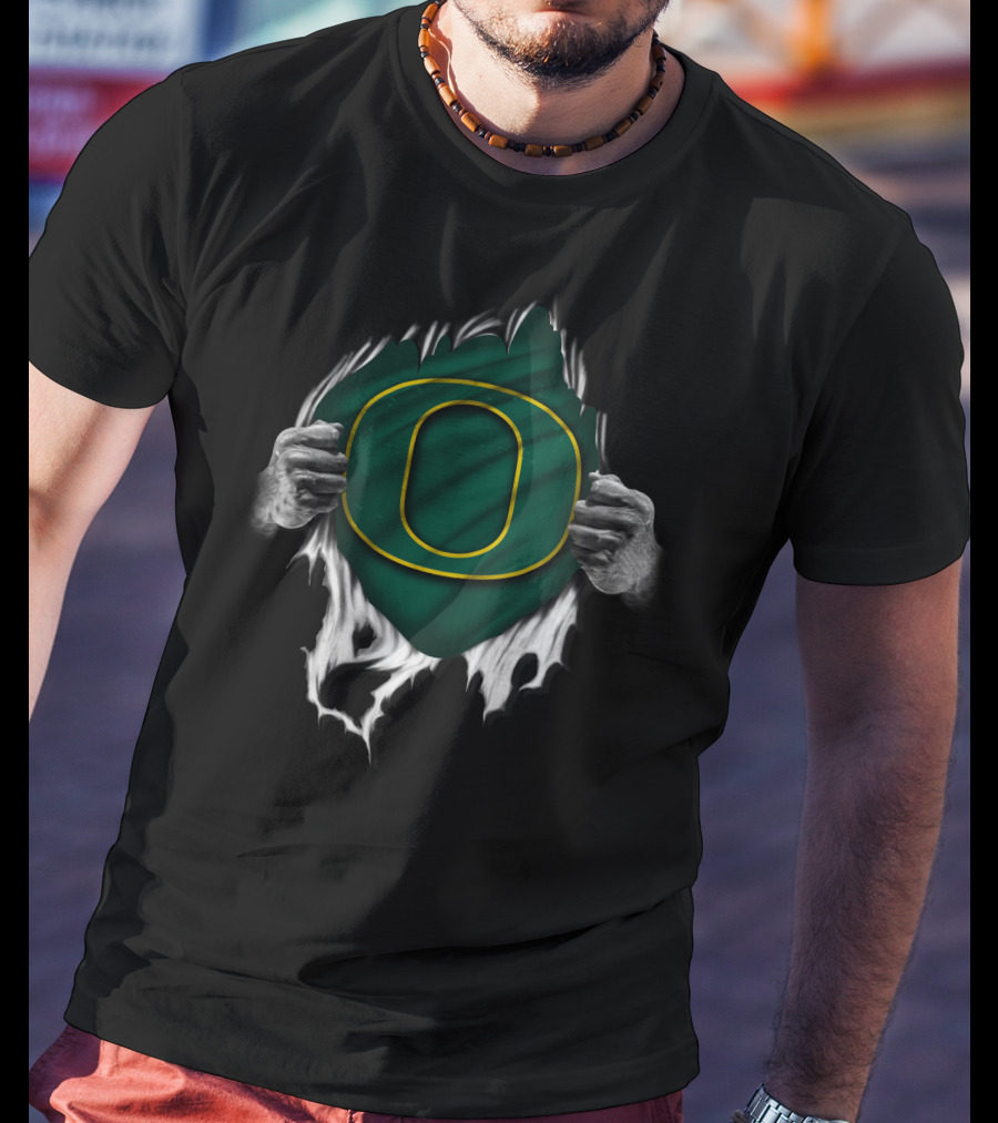 Oregon Ducks Torn Rip Look With Iconic O T-Shirt