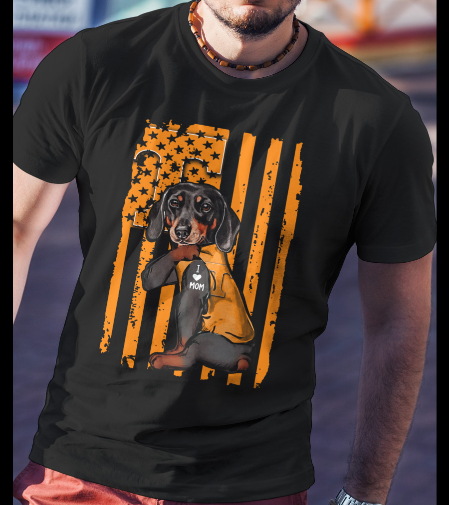 Dachshund In Tennessee Volunteers Gear With I Love Mom Message T-Shirt