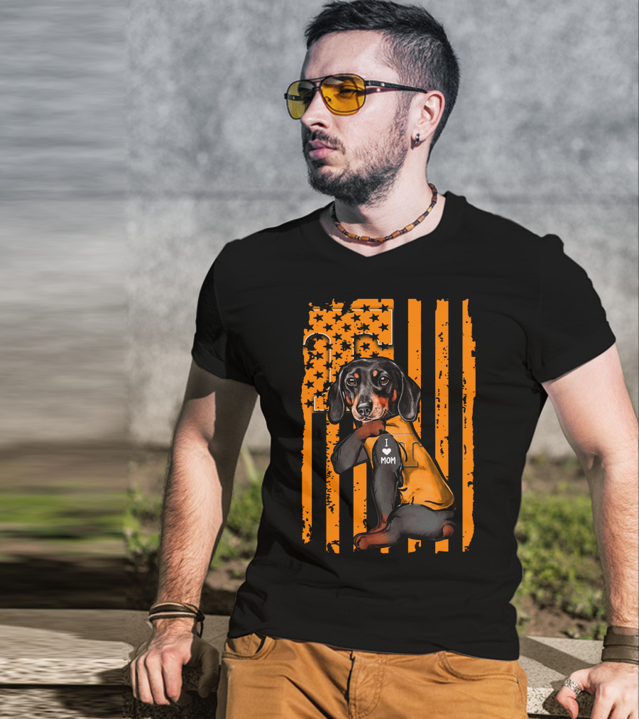Dachshund In Tennessee Volunteers Gear With I Love Mom Message T-Shirt