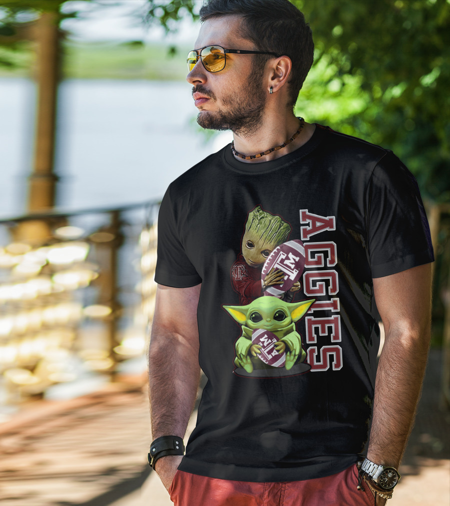 Grzd Texas A&M Aggies Groot And Baby Yoda Holding Football T-Shirt