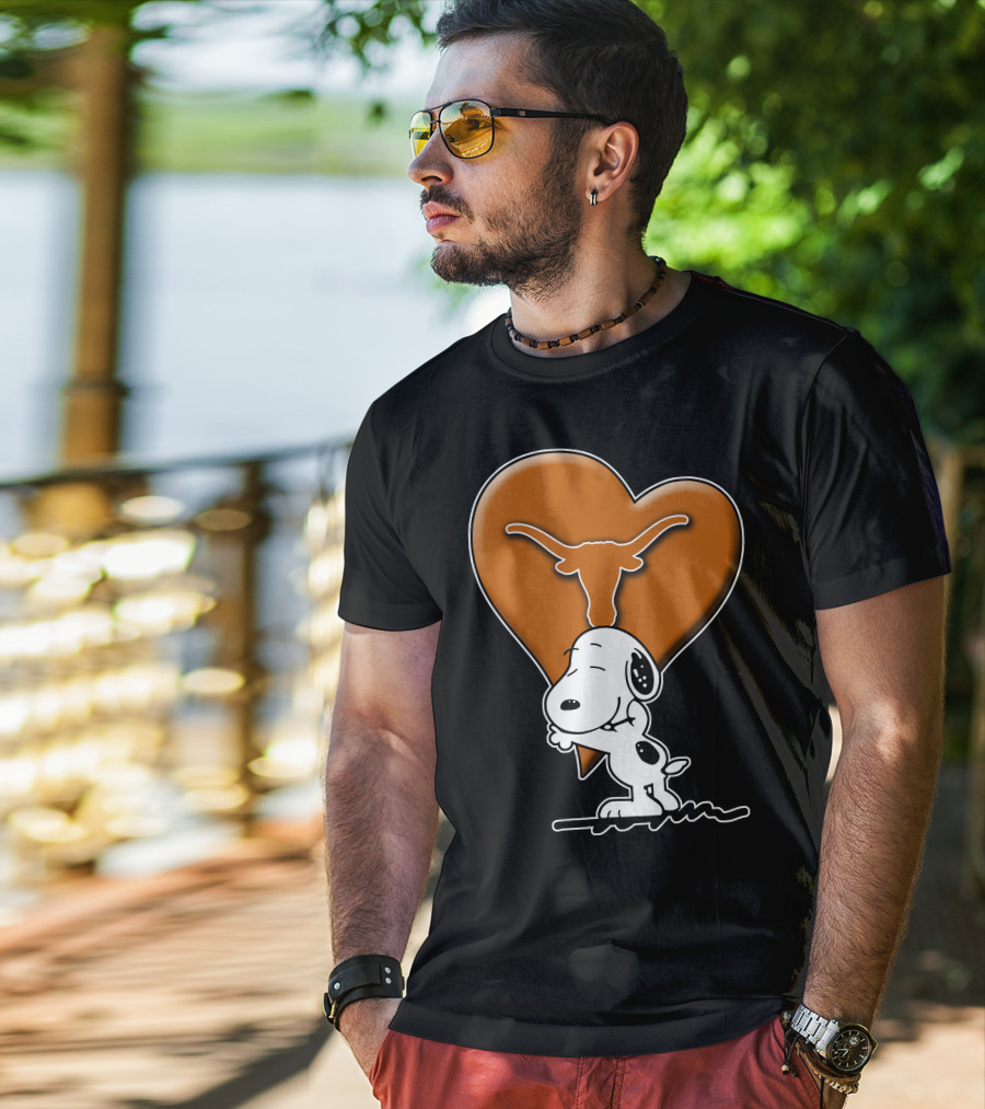 Snoopy Love Texas Longhorns Heart Snoopy Hug T-Shirt