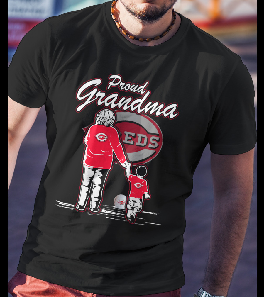 Proud Grandma Cincinnati Reds Family Baseball Fans T-Shirt