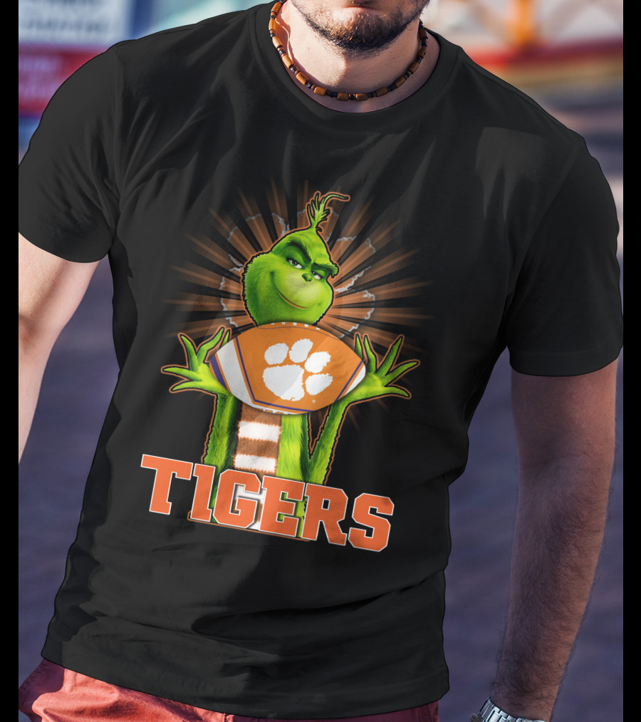 Grinch Holding Clemson Tigers Football T-Shirt