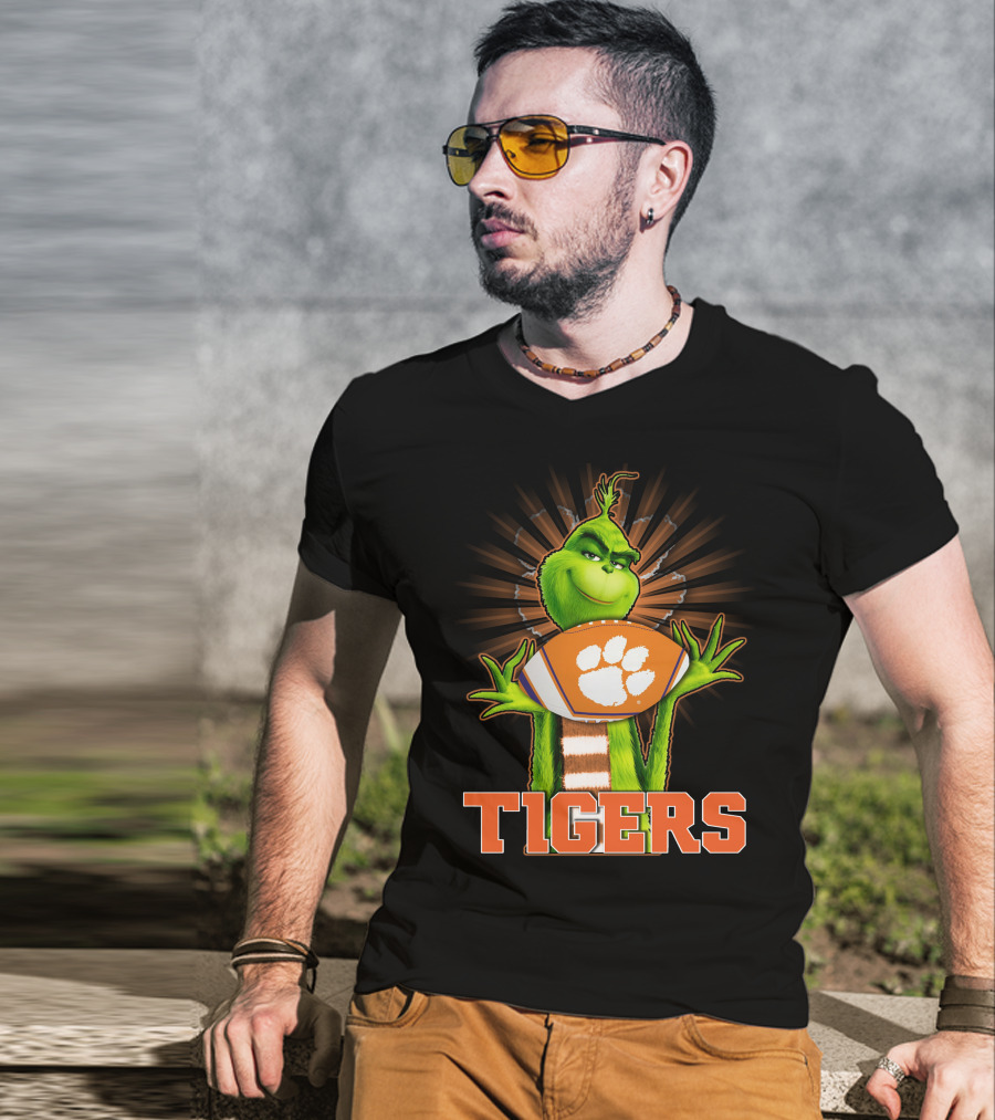 Grinch Holding Clemson Tigers Football T-Shirt
