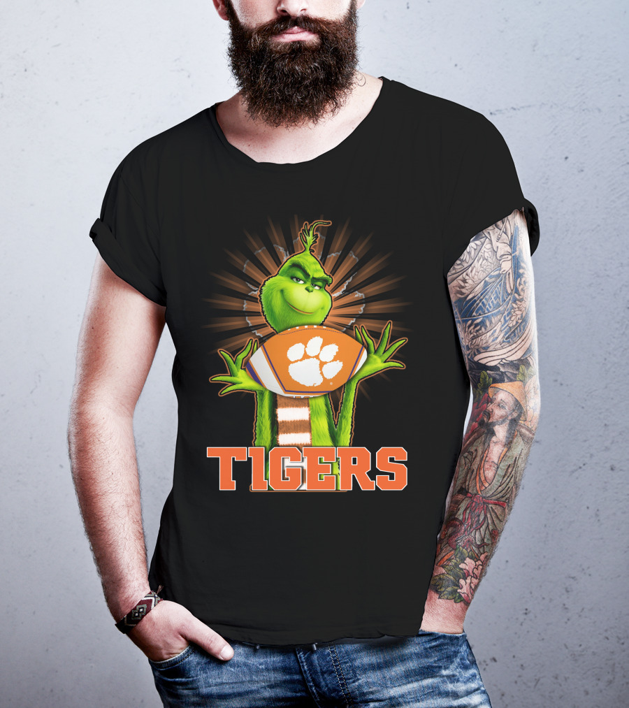 Grinch Holding Clemson Tigers Football T-Shirt