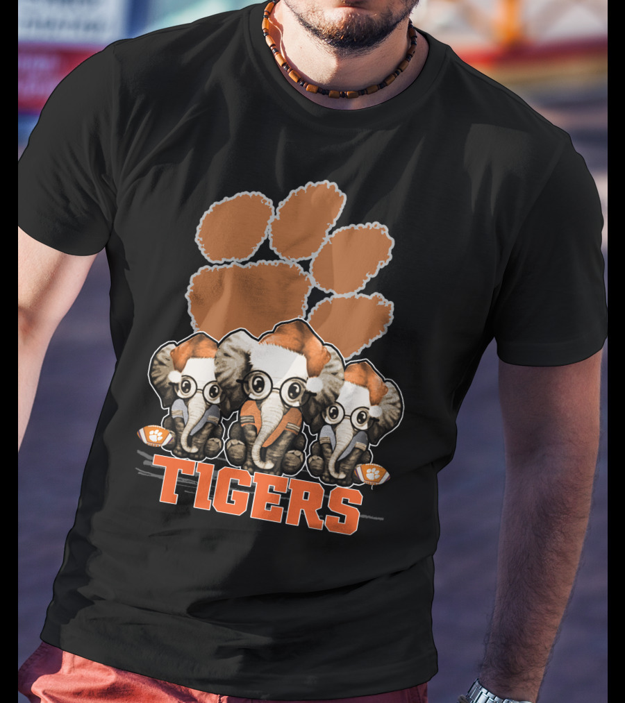 Clemson Tigers Christmas Elephants In Santa Hats With Paw Prints T-Shirt