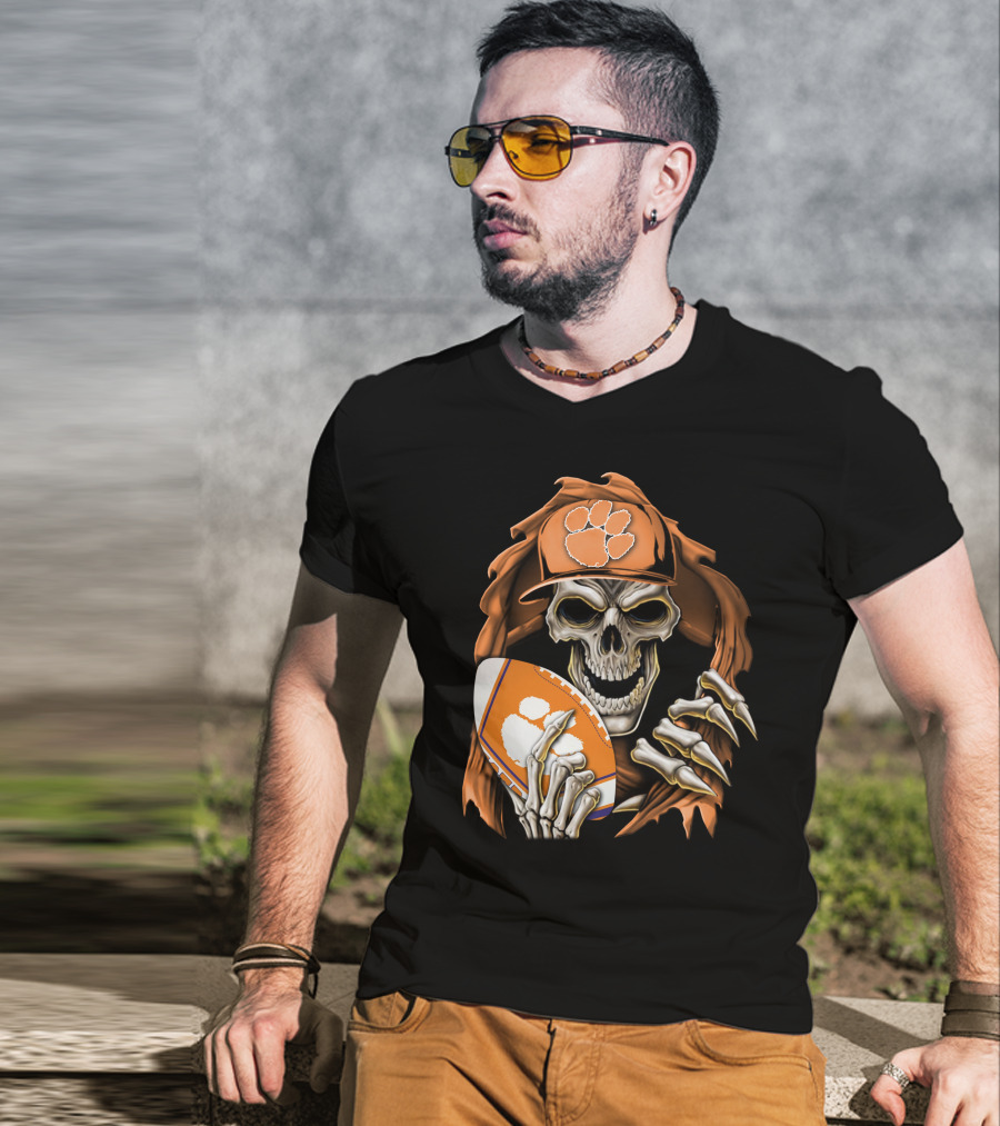 Skullbong Clemson Tigers Skeleton In Hat Holding Football T-Shirt