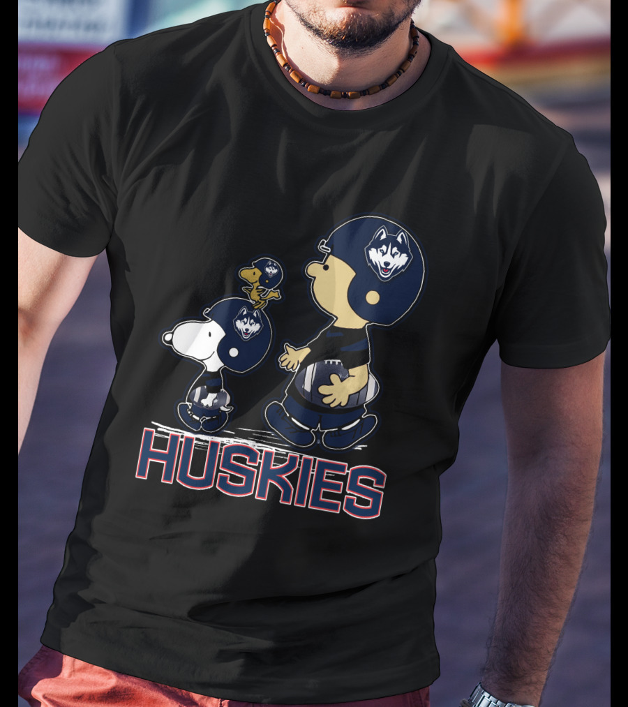 Snpfootball Connecticut Huskies Peanuts Characters In Football Helmets T-Shirt