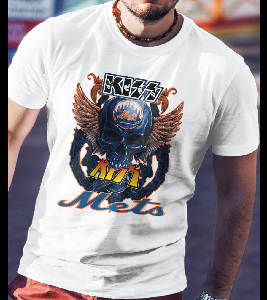 Kiss Mets Skull With Wings And Chain T-Shirt