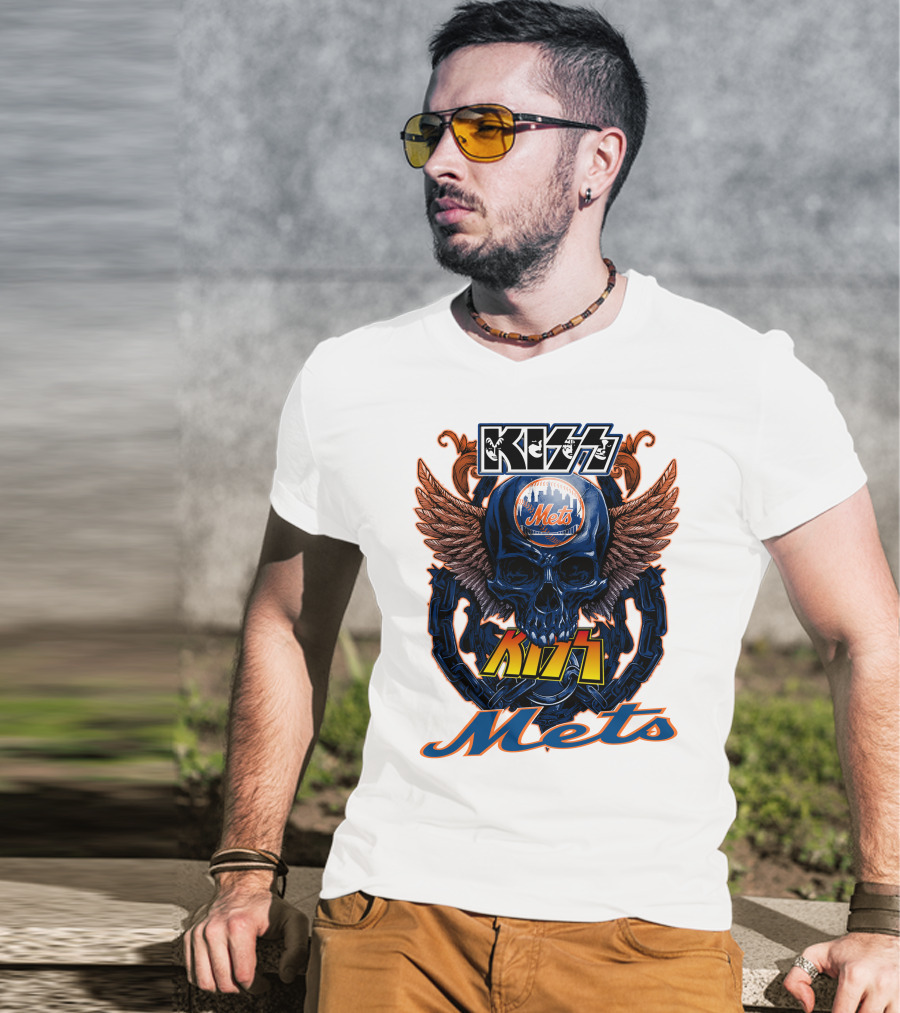 Kiss Mets Skull With Wings And Chain T-Shirt