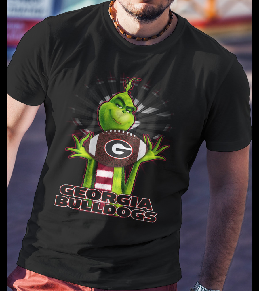 Grinch Holding Georgia Bulldogs Football T-Shirt