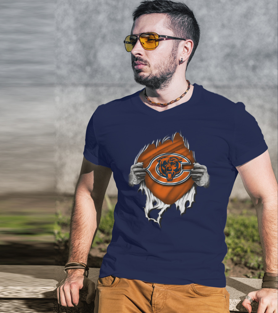 Torn CHICAGO BEARS Logo With Rip Effect Hands T-Shirt